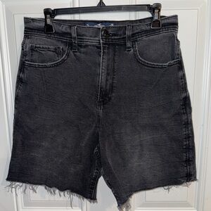 Hollister -Ultra high-rise Black dad short 7" size 11/30